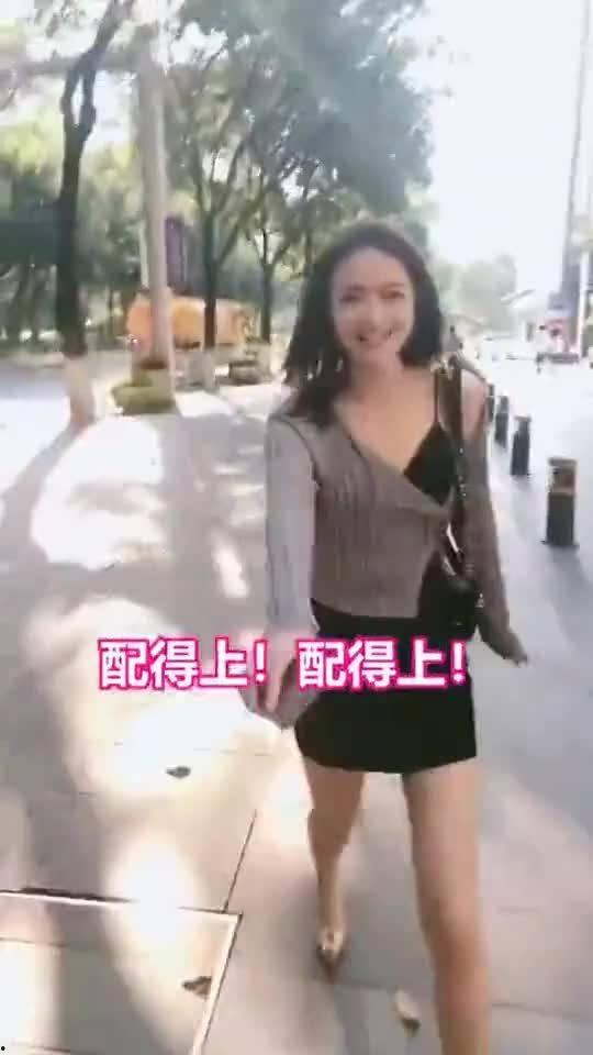 大街上吃瓜的小姐姐视频,揭秘吃瓜小姐姐的趣味日常