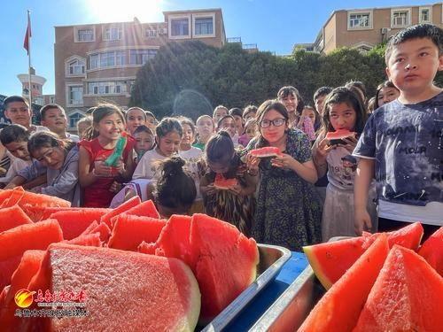 儿童吃瓜视频比赛,儿童吃瓜视频大赛欢乐瞬间回顾