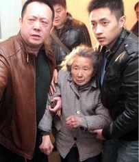 吃瓜群众李老太太视频,揭秘娱乐圈幕后故事