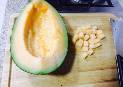 吃哈密瓜文案视频怎么写,跟随视频一探究竟